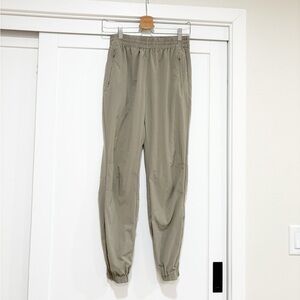 Aritzia TNA Jogger pants